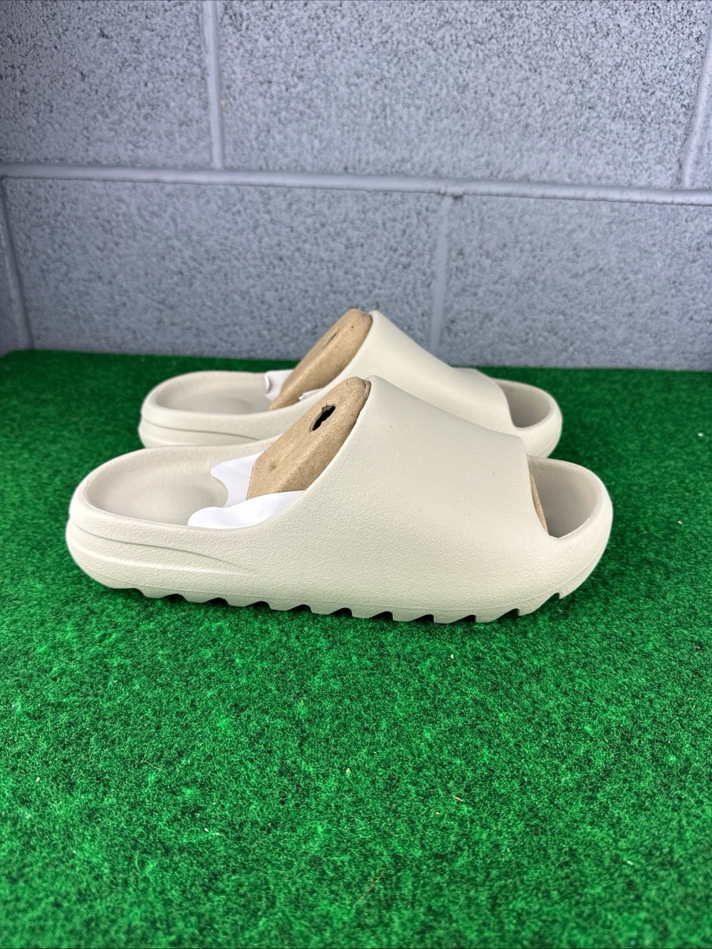Yeezy YS-01 Slide ‘Cream’
